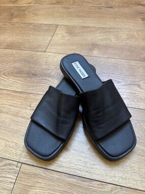 Steve Madden Black Slip-On Wide Band Slide Sandals
